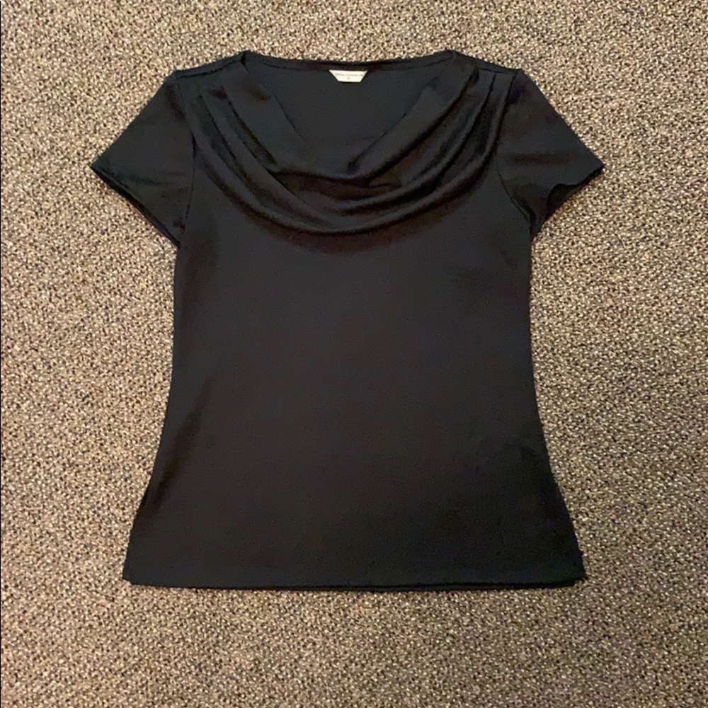 Black formal form-fitting shirt